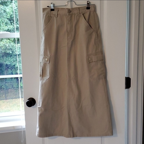 Revolt kahki long womens skirt size 9/10 - Picture 9 of 9